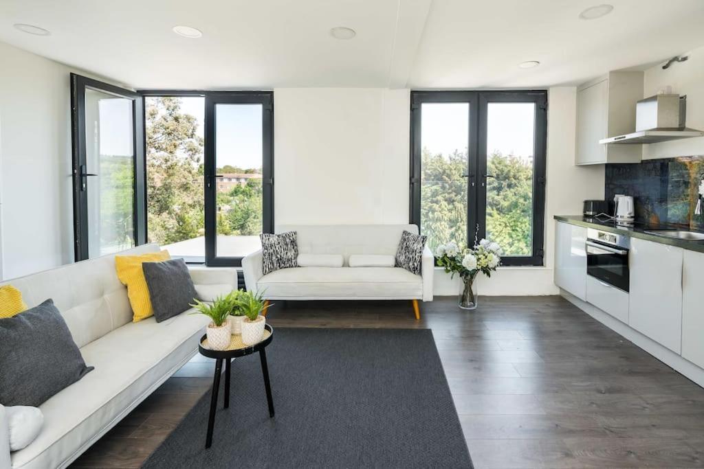 Golders 5 Stars Modern Londres